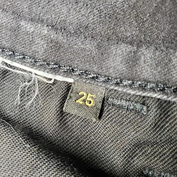 GUESS Los Angeles Power Curvy Mid Jean Size 25 Black NWOT - Picture 9 of 12